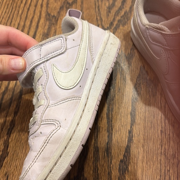 Nike toddler lavender sneakers - Picture 3 of 8